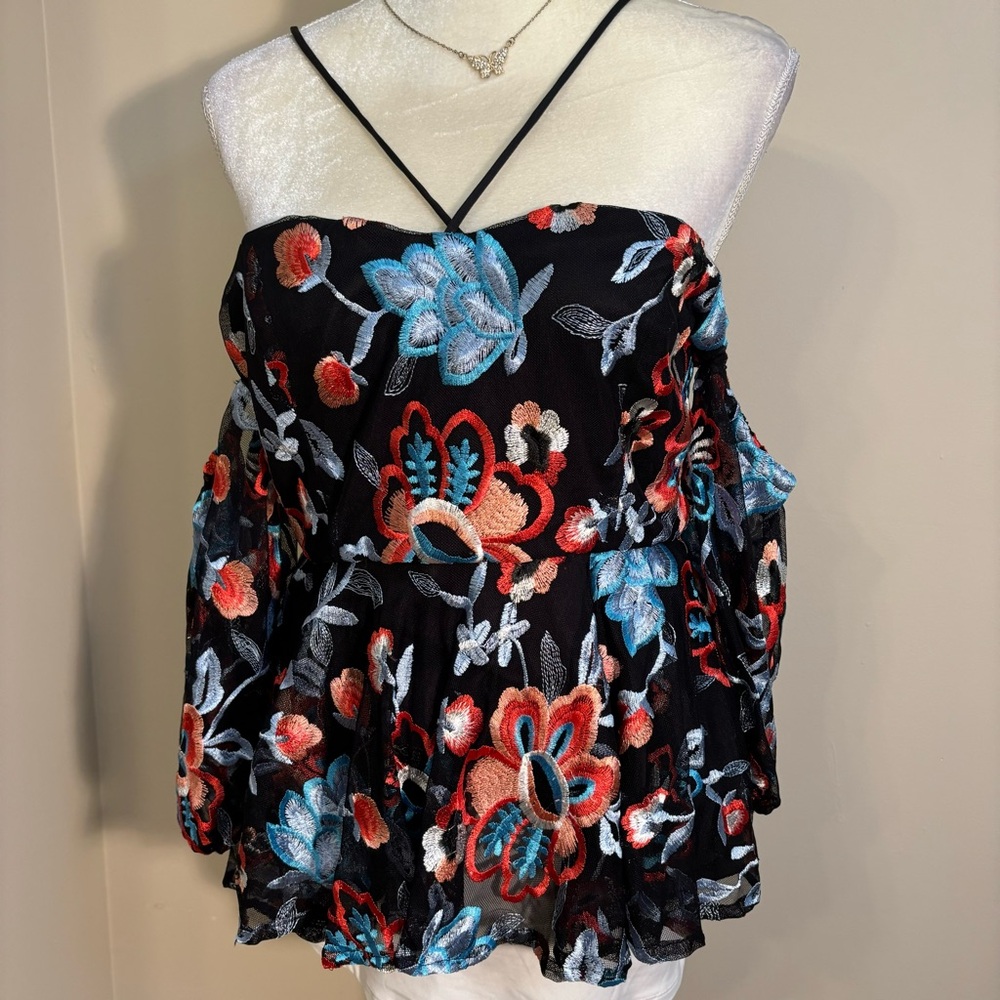 NWT Boston Proper Alexia Admor Embroidered Cold Shoulder Top